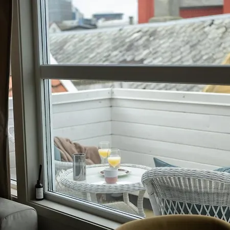 Cozy Penthouse Private Balcony Centre